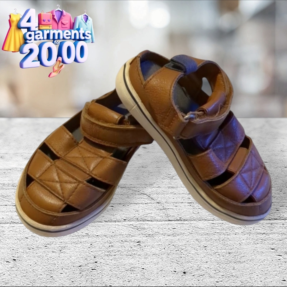Cat and jack sandals size 4.